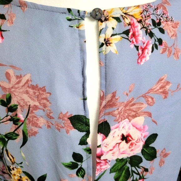 Bell Sleeved Romper - Picture 5 of 9